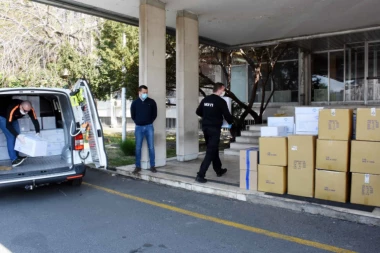 Srpsko-ruski humanitarni centar donirao zaštitnu opremu policiji