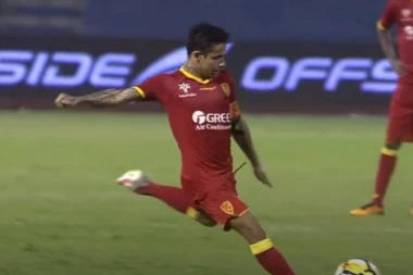 (VIDEO) Džepni Maradona: Ovo je najniži fudbaler današnjice!