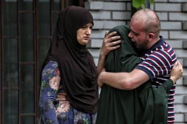 (FOTO) STRAHOTA U NOVOM PAZARU! Vatra progutala ceo stan: Ima NASTRADALIH!