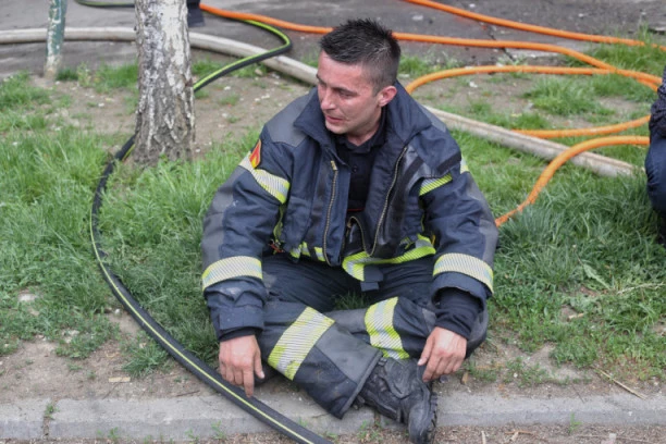 ŽAR OD CIGARETE BIO OKIDAČ DA SE BUKTINJA RASPLAMSA! Majka i sin iz Stare Pazove zajedno otišli u SMRT