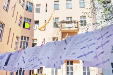 Kolektivne izložbe širom Evrope u doba korone: Umetnost sa balkona!