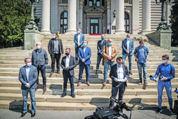 POLITIČKI LEŠINARI TRGUJU LJUDSKOM NESREĆOM: Opozicija pokušava da profitira od TRAGEDIJE!