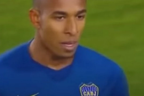 (UZNEMIRUJUĆI VIDEO) Igrač Boke Juniors pretukao devojku: Ovo je pravi Sebastijan, ološ i ZVER!