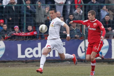 I Zvezda i Partizan "zagrlizli udicu" za defanzivca Steaue