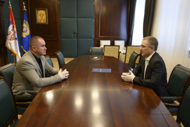 (FOTO) Stefanović i Lukić: Puna plata pripadnicima MUP-a koji odsustvuju zbog korone!