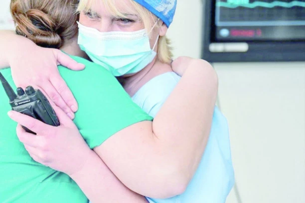 Ispovest hrabre doktorke u borbi protiv opake bolesti! Dva meseca u CRVENOJ ZONI