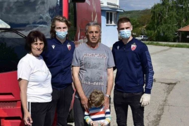 (FOTO) Zvezda nosila pakete u Kragujevac, Jagodinu, Lapovo i Topolu!