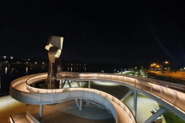 Otvorena pasarela - Beogradska tvrđava spojena sa kejom