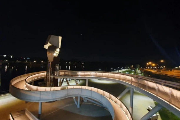 Otvorena pasarela - Beogradska tvrđava spojena sa kejom