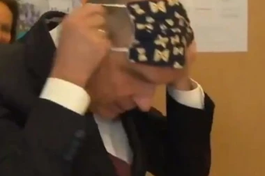 (HIT VIDEO) 49.517 Belgijanaca obolelo od korone, a njihov potpredsednik i dalje ne zna da stavi masku na lice