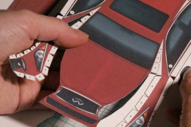 (VIDEO) Dosadno vam je u izolaciji? Napravite automobil od papira!