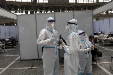 POZNAT TAČAN DATUM, EVO KAD SE ZAVRŠAVA EPIDEMIJA: Čuveni profesor izneo predviđanje, IMA DA SE NAČEKAMO!