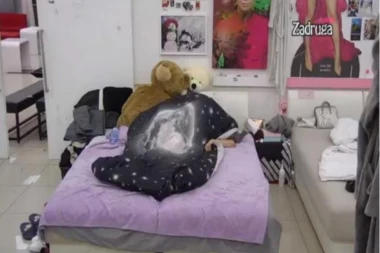 Kao da su sami u sobi: Mina i Mensur večeras imali vrelu akciju pred svima!