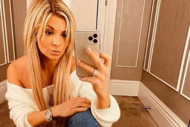 (FOTO) Vodila je nezdrav život pa krenula na boks da smrša: Sada je bokserska šampionka i "ubica dečijeg lica"