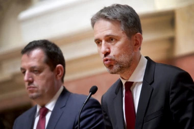 BRNABIĆEVA ODUVALA RADULOVIĆA U SKUPŠTINI: Pređena je "crvena linija", ne vređajte medicinare!