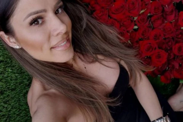 Afrika napravila pometnju na ulici: Šetala psa i odjednom uradila nešto neočekivano, pridružila joj se i drugarica i šou je počeo!