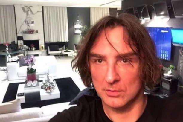 ŽELJKO MITROVIĆ USTUPIO SVOJ ROLS ROJS ZA SNIMANJE SERIJE DINASTIJA! Srpski Blejk Karington u vozilu vlasnika TV Pink