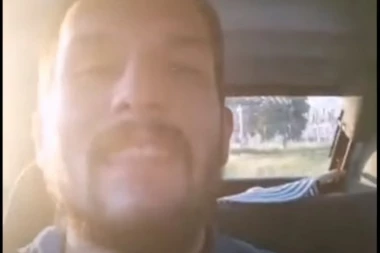 (VIDEO) LUDILO SNIMAK! Ne želim da moju devojku napadaju migranti! Mladić upao u centar za azilante u Obrenovcu i napravio haos!