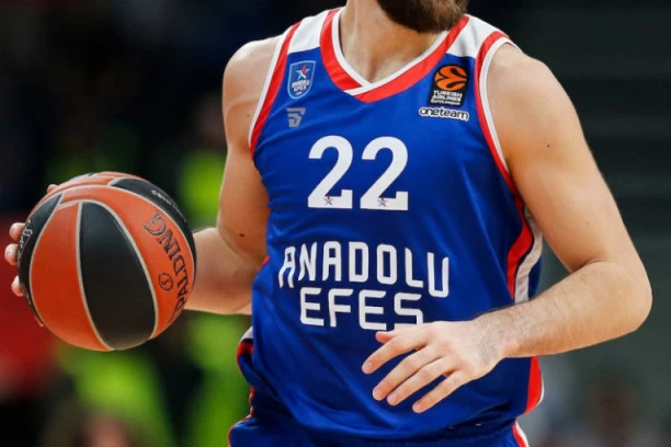 FANTASTIČAN MEČ U ISTANBULU: Micić vratio Efes u život, na kraju ispao tragičar!