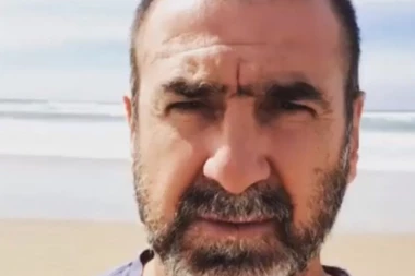 (VIDEO) Prepoznajete li legendu? Stigle su ga godine i ćelavost ali magija je ostala