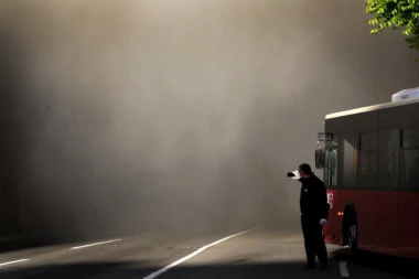 HEROJ IZ TOPLANA: Stefan uleteo u zapaljeni autobus, probijao se kroz gusti dim i ugasio požar!