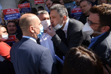 Gej aktivista poručio Obradoviću: Da se meni uneseš u lice ja bih ti nabio jezik u usta, a OVO je njegova šok reakcija!