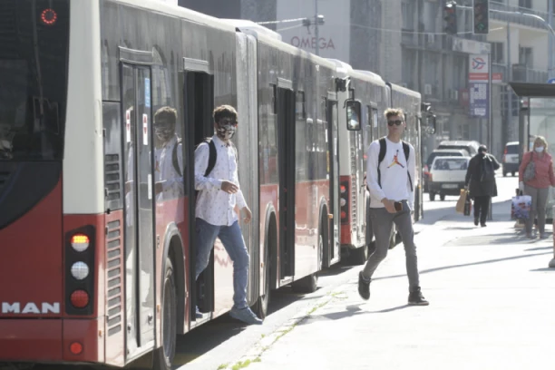 DA LI BI OVO UOPŠTE TREBALO DA BUDE PREDMET SPORA!? Vozač se posvađao sa putnicima, zaustavio autobus, pa nije hteo da krene! RAZLOG I VIŠE NEGO NEOPRAVDAN!
