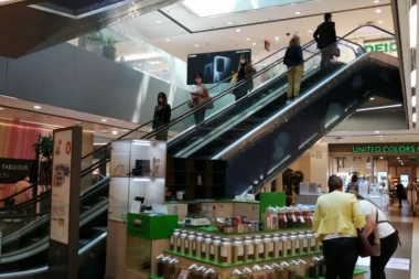 PRINUDNI GODIŠNJI ODMOR ZA ONE POD "KLJUČEM": Poslodavci koriste zatvaranje radnji da radnicima umanje dane odsustva!