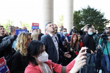 SNS najoštrije osudila divljanje lidera Dveri: To je logičan nastavak destruktivnog delovanja fašiste Obradovića