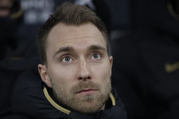 JAČI OD SMRTI: Eriksen oblači CRVENI dres - Srbija mu izlazi na MEGDAN!