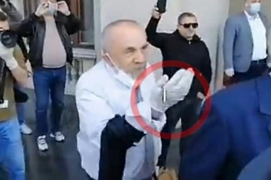 (FOTO, VIDEO) Raskrinkane laži Boška i Marinike da je Rističević imao nož kad su ga linčovali!