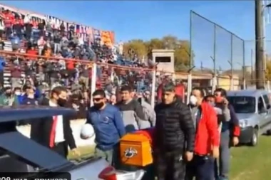 (VIDEO) Rosario u suzama zbog legende: Skandiranje sa tribina, sanduk na terenu... Oproštaj od Argentinca hrvatskog porekla!