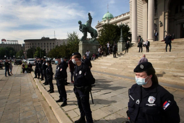 Načelnik PU Beograd o protestantima: Vi pevate rodoljubive pesme, a policajci živote daju za Srbiju!