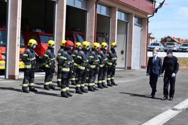 (FOTO) Ministar Stefanović otvorio novu zgradu vatrogasno-spasilačke čete u Lazarevcu