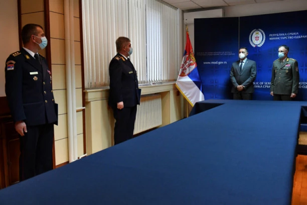 Vrhovni komandant vanredno unapredio zaslužne u borbi sa koronavirusom