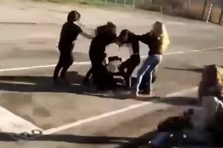 Šibanje u Pirotu: Devojke se makljale kao muškarci, razlog je neverovatan