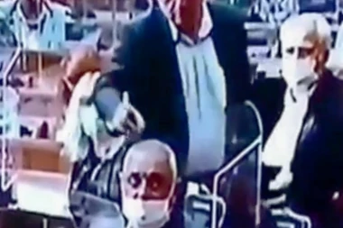 DOĐI NA "KOKAVAC": Poslanci u skupštini lupali čvrge jedni drugima