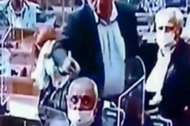 DOĐI NA "KOKAVAC": Poslanci u skupštini lupali čvrge jedni drugima