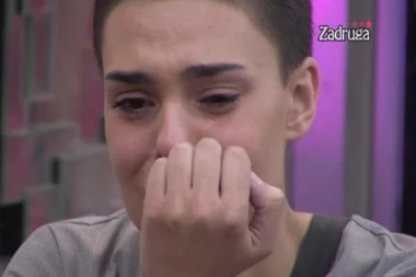 (VIDEO) Vadite me odavde! Mina dobila žestok nervni slom, vrištala na sav glas potkačila Mensura pa napustila Belu kuću!