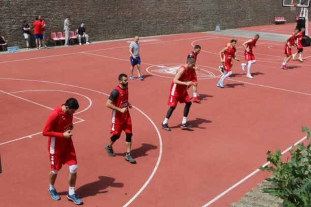 Kraj prve faze, Zvezda se vraća u "Pionir"