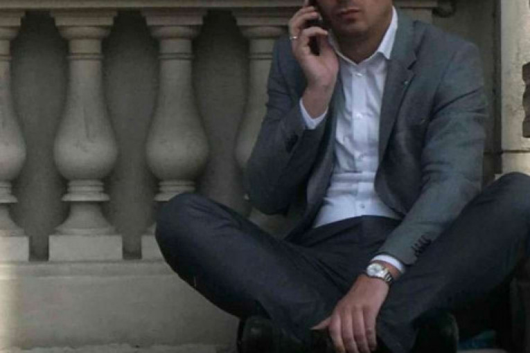 OBRADOVIĆ PREKINUO LAŽNI PROTEST! Boško: Mama i tata su me zvali, pa sam prekinuo štrajk glađu!