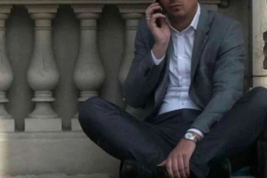 OBRADOVIĆ PREKINUO LAŽNI PROTEST! Boško: Mama i tata su me zvali, pa sam prekinuo štrajk glađu!