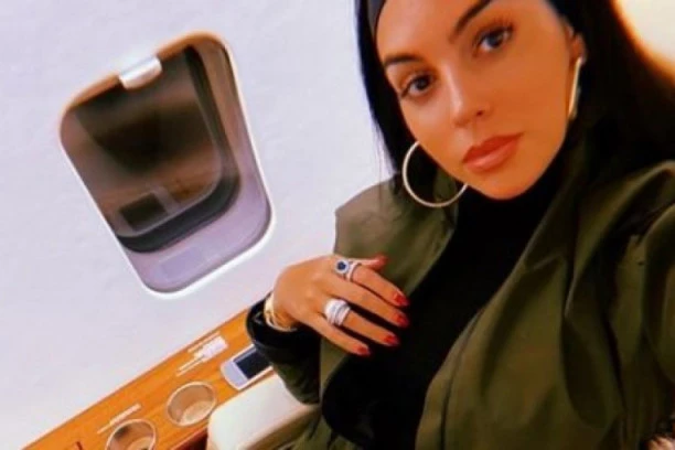 (FOTO) Provokativna Georgina se nije dugo oglašavala, da li vam je nedostajala?