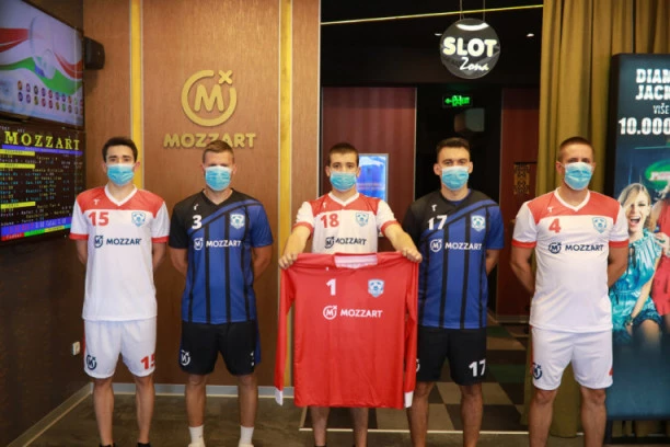 "Mozzart" uručio novu sportsku opremu FK Umka