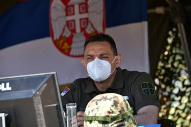 IZVRŠENA PRIMOPREDAJA DUŽNOSTI: Stefanović Vulinu uručio oficirsku sablju!