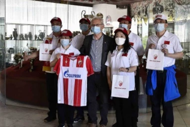 (FOTO) Kineski stručnjaci obožavaju Zvezdu!