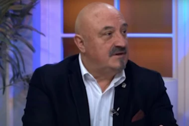 (VIDEO) NIJE BILO REAKCIJE! Advokat Petronijević tvrdi: Pre nego što smo pretučeni, huligani su napali policiju