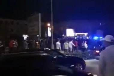 (VIDEO) Haos u Nikšiću: Crnogorska policija hapsi i baca suzavac na okupljene građane koji uzvikuju "Milo lopove"!