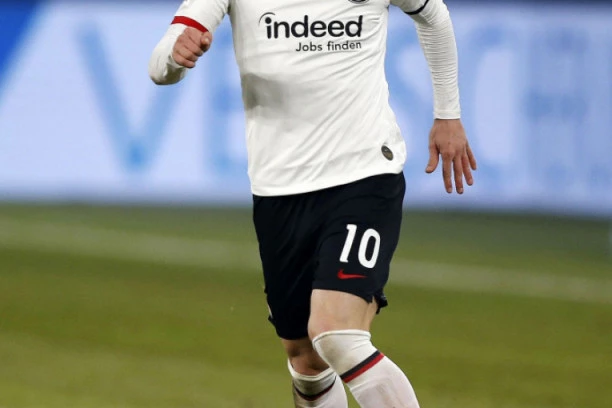 DORTMUND U NOKDAUNU: Ajntraht HITA ka Ligi šampiona, ČUDESNI Kostić REŽIRAO trijumf protiv Borusije!