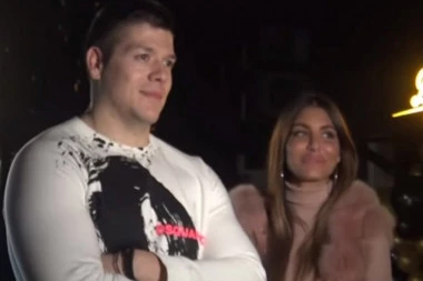 SLOBA UMALO NAPRAVIO SKANDAL DEVOJCI NA BAZENU: Momci je SKIDALI pogledom, on odmah REAGOVAO!